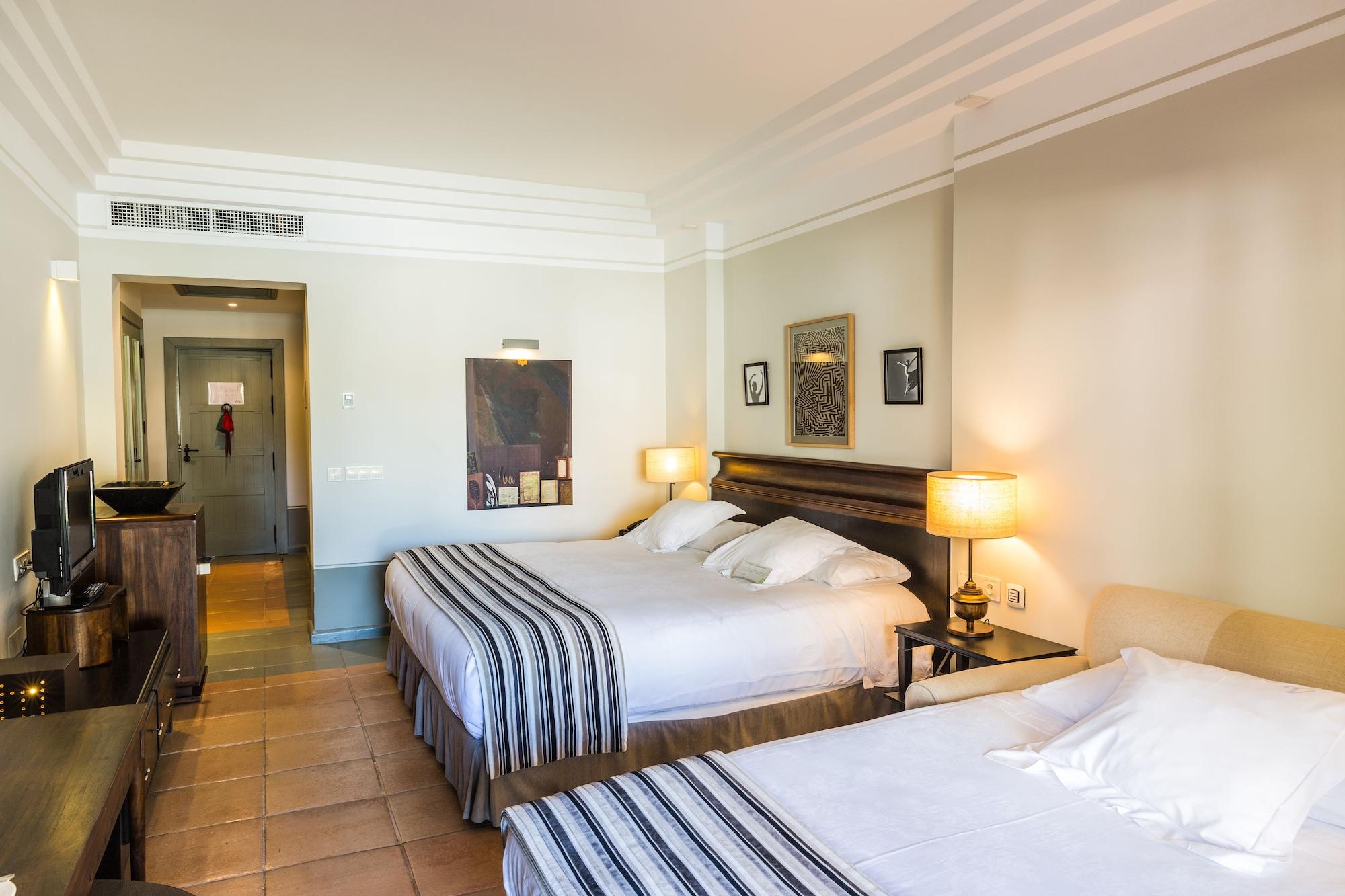 โรงแรมวินชีเอสเทรลลาเดลมาร์ มาร์เบยา ภายนอก รูปภาพ A room at the hotel