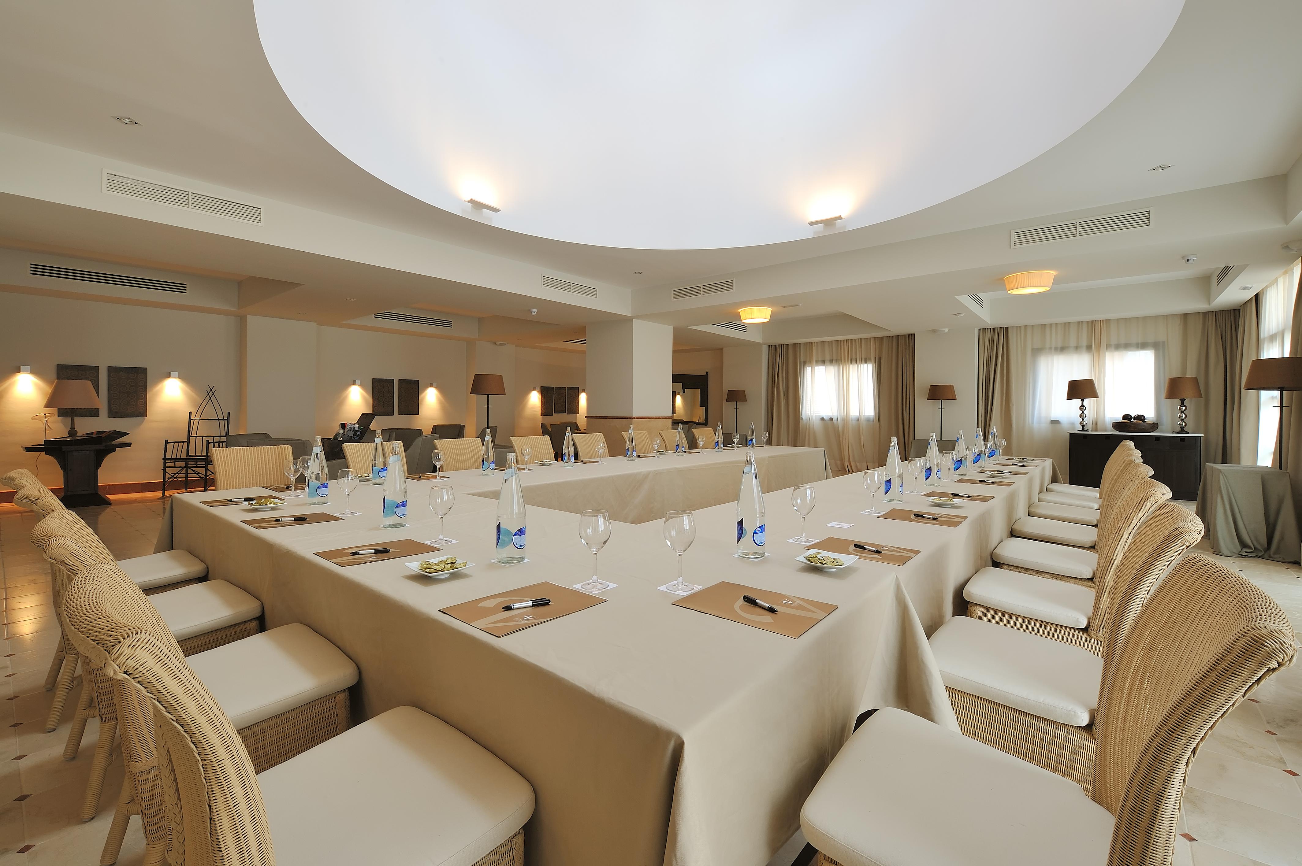 โรงแรมวินชีเอสเทรลลาเดลมาร์ มาร์เบยา ภายนอก รูปภาพ Meeting room