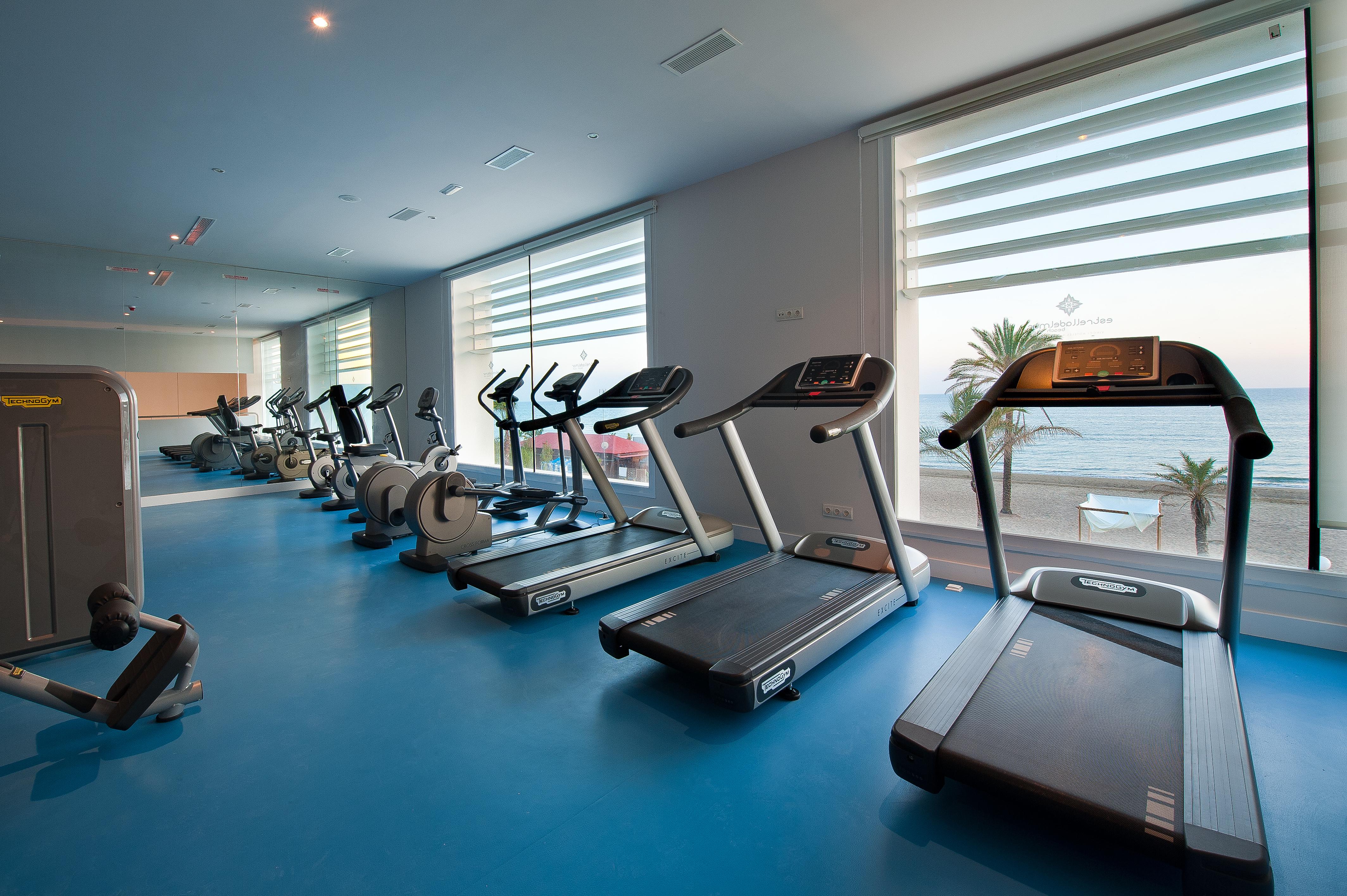 โรงแรมวินชีเอสเทรลลาเดลมาร์ มาร์เบยา ภายนอก รูปภาพ A gym