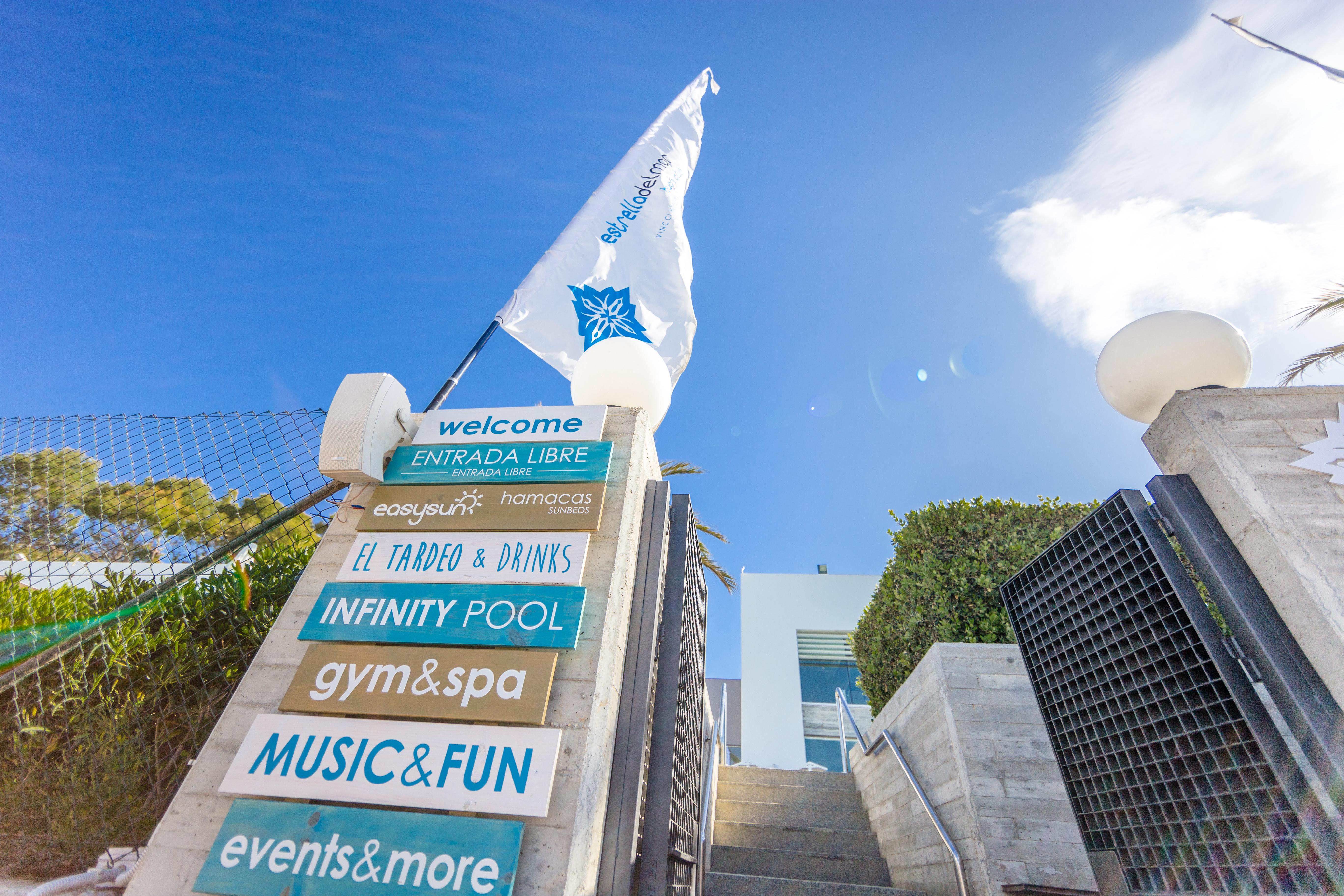 โรงแรมวินชีเอสเทรลลาเดลมาร์ มาร์เบยา ภายนอก รูปภาพ Entrance to the complex