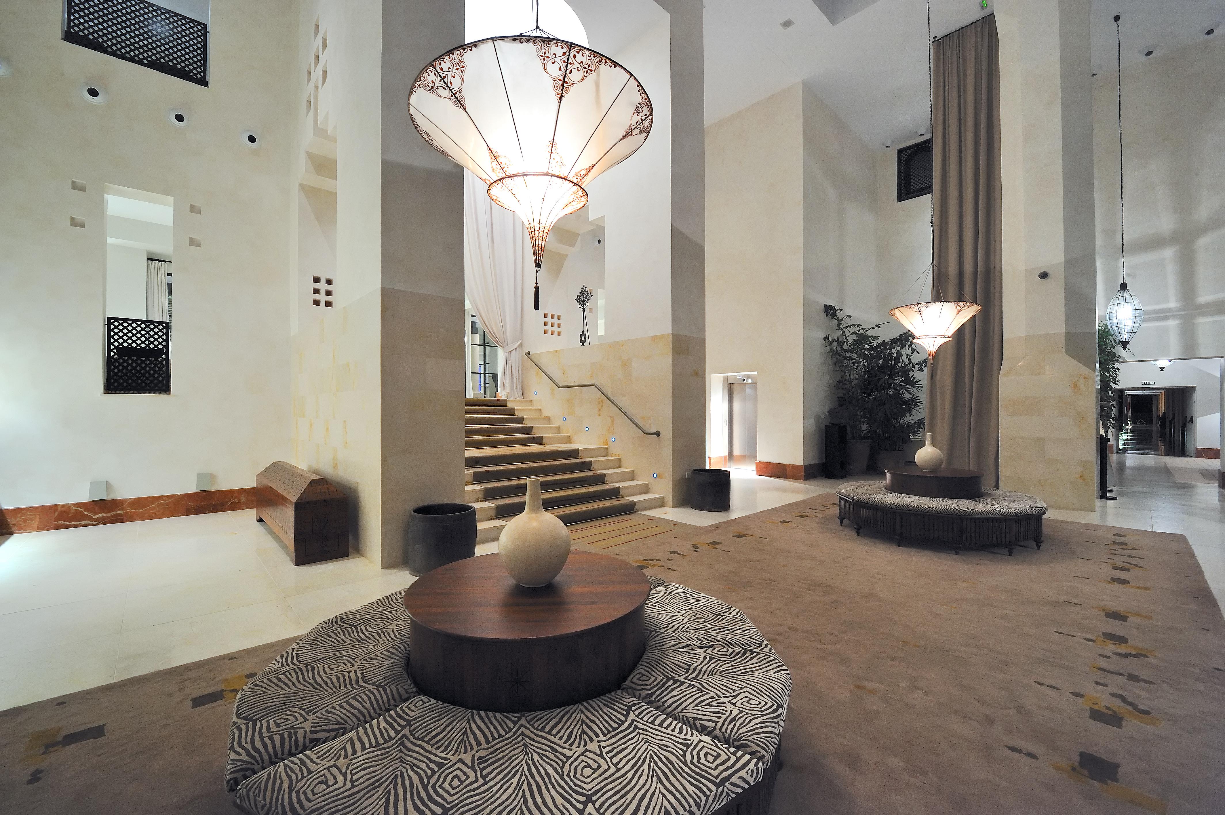 โรงแรมวินชีเอสเทรลลาเดลมาร์ มาร์เบยา ภายนอก รูปภาพ The lobby of the hotel