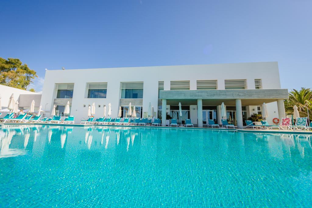 โรงแรมวินชีเอสเทรลลาเดลมาร์ มาร์เบยา ภายนอก รูปภาพ The hotel's main pool